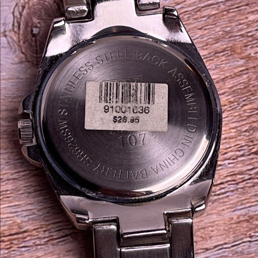 NY&Co Women's Silver Watch- New needs a battery - Picture 7 of 10